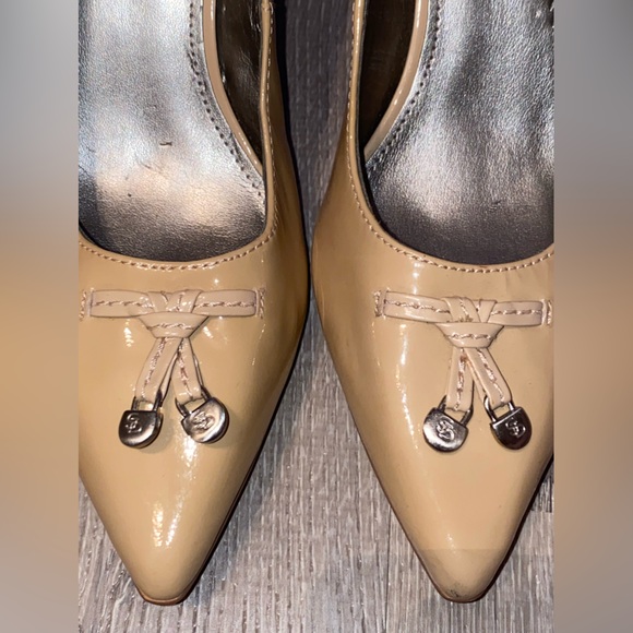 Joan & David Luxe nude 3” pumps with silver charms on each shoe size 7.5 - Picture 8 of 8